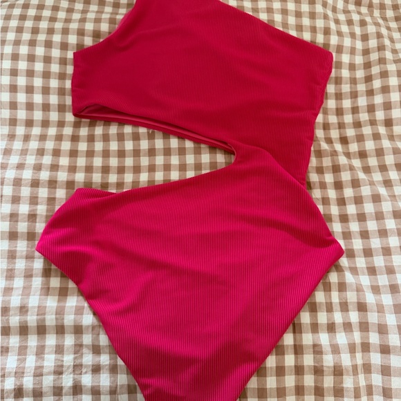 Beach Riot Celine Ribbed
One-Piece Swimsuit - Dragonfruit Small - Picture 2 of 3